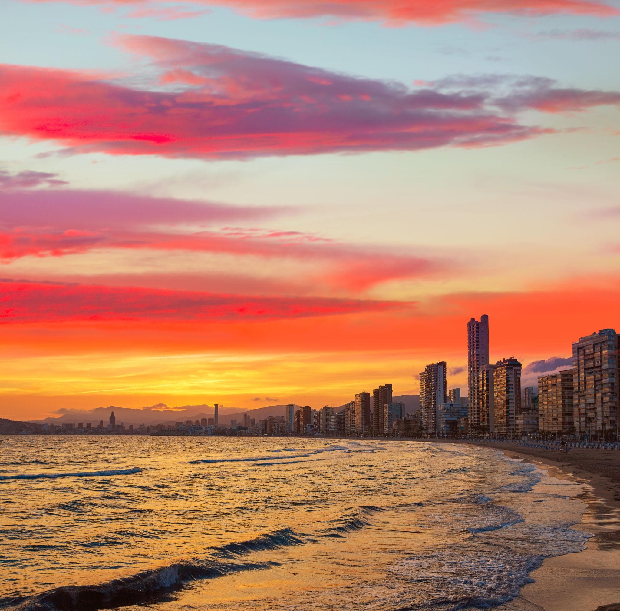 Costa Blanca: Benidorm, Torrevieja, Alicante és a mediterrán életérzés, ami miatt egyre többen választják Spanyolországot