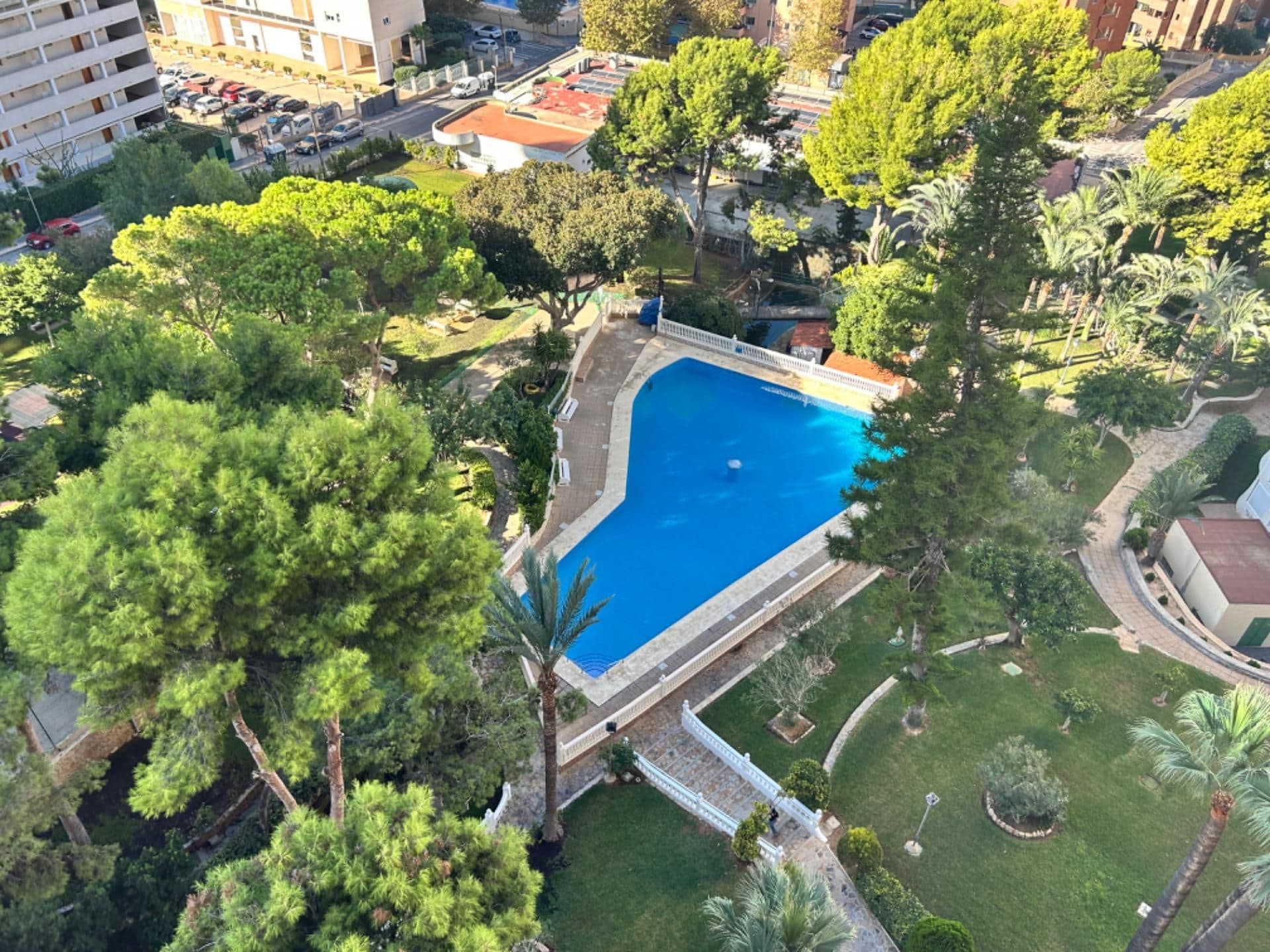 Csodálatos parkosított környezetben, hangulatos lakás új tulajdonosát keresi Benidormban!